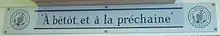 Panneau avec l'inscription « À bèntôt, et à la préchaine »