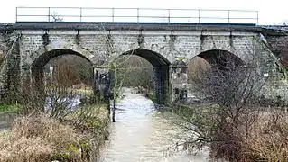 L'Eisch sous les trois ponts après de fortes pluies en février 2008.