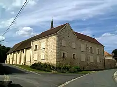 Ancienne ferme, rue du Château (à g.) - Grande rue