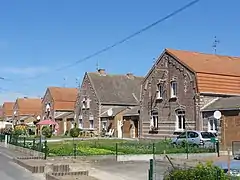 Des habitations groupées par quatre.