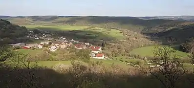 Vue du village depuis le belvédère des Grands Ruins.