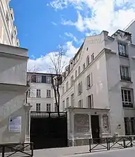 École La Providence-Passy au no 52.