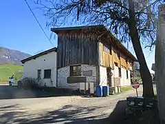 Photographie en couleurs de l’école « Les 4 saisons » à Challes-les-Eaux.