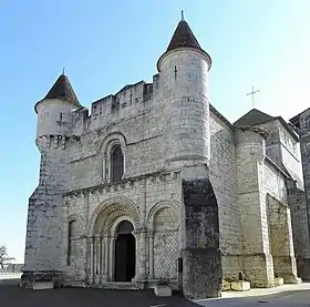 L'église Saint-Vivien d'Écoyeux.