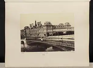 L'hôtel de ville dans les années 1860, photographié par Édouard Baldus.