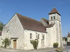 L'église Saint-Léonard au village du même nom ; vue depuis le sud-ouest.