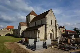 Le portail occidental, le cimetière et la façade nord.