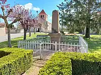 L'église et le Monument aux Morts