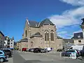 L'église paroissiale Notre-Dame-de-Locmaria : vue extérieure.