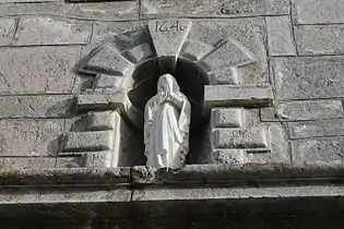 Statue de Marie et clef portant la date 1646.