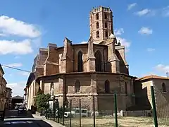 Photographie en couleur d'une église.