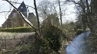 L'église, façade occidentale et la Retourne de Juniville