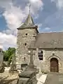 Le clocher et le portail méridional de l'église Saint-Laurent.