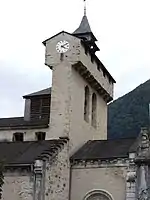 Le clocher fortifié de l'église Saint-André.