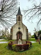 Façade et clocher de l'église Saint-Austremoine