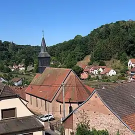 Église Saint-Barthélemy et village.