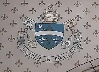 Devise et blason de Léon XIII, pape au moment de la consécration des lieux