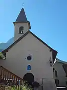Façade de l’église Saint-Laurent à Uvernet.