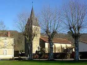 Église Saint-Leu vue de la place centrale de la bastide