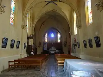 La nef avec le chemin de croix.