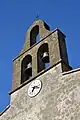 Clocher-mur de l'église.