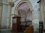 Chapelle à droite du choeur. Devant un petit orgue