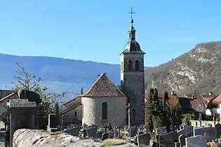 Église Saint-Maurice et cimetière communal.