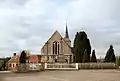 L'église Saint-Maurice et le monument aux morts
