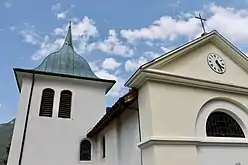 Façade et clocher de l'église Saint-Nicolas.