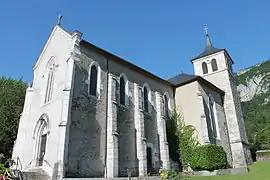 Photographie de l'église dédiée à Saint-Ours.