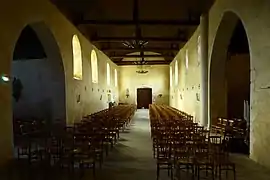 Nef vue du chœur, départ des bras du transept.