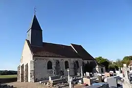 Façades sud et ouest de l'église Saint-Pierre, cimetière.