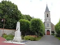 Église Saint-Pierre et monument aux morts.