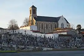 Église Saint-Pierre et « nouveau cimetière ».