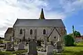 L’église Saint-Pierre-et-Saint-Paul et la croix du cimetière.