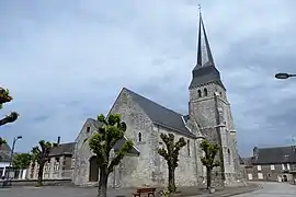 Façade ouest, mur sud et clocher de l'église.