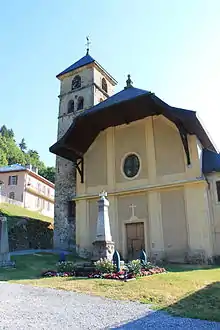 Façade de l'église Saint-Sauveur d'Héry-sur-Ugine.