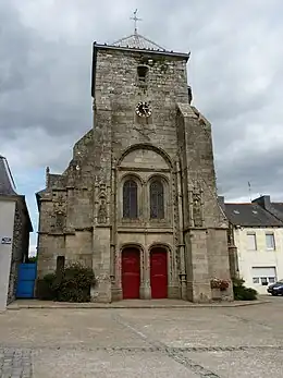 Église paroissiale Saint-Sauveur : la façade.