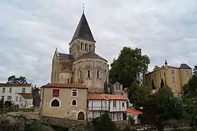 Église Saint-Sauveur.