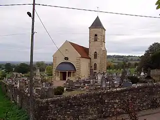 Église et cimetière.