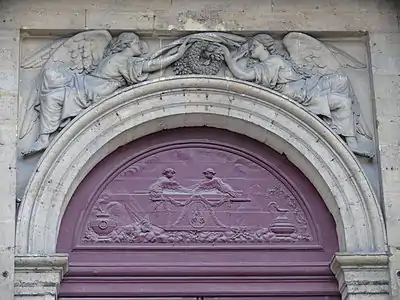 Deux anges supportant une couronne, Église Saint-Thomas-d'Aquin (Paris).