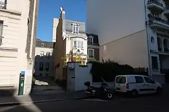 Entrée du passage conduisant à l'église polonaise au no 18.