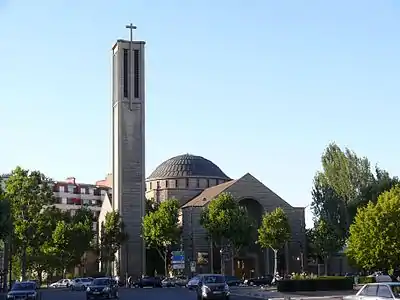 Église Sainte-Jeanne-de-Chantal de Paris.