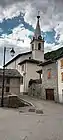 Clocher de l'église dans la rue principale du village (face est).