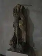 La statue de saint Michel terrassant le démon.