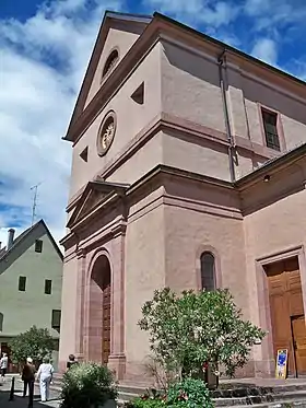 Église Sainte-Anne : façade néo-classique.
