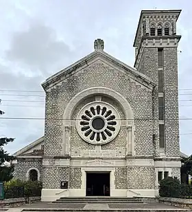 L'église Sainte-Jeanne-d'Arc en 2022.