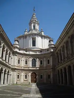 Église Sant'Ivo alla Sapienza, façade concave enserrée dans les ailes du Palazzo alla Sapienza.