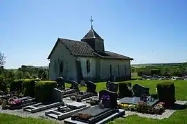 L'église et son cimetière.