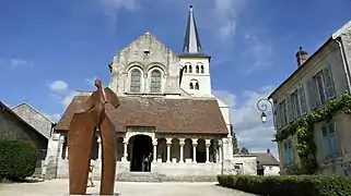 La façade de l'église Saint-Sauveur lors de Art & Jazz de 2012.